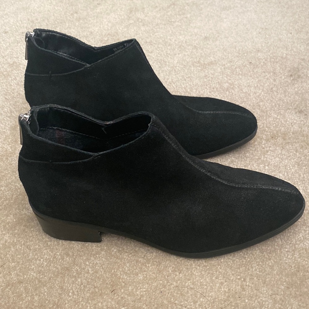 Bella - Vita Women’s Suede Bootie 7 1/2W